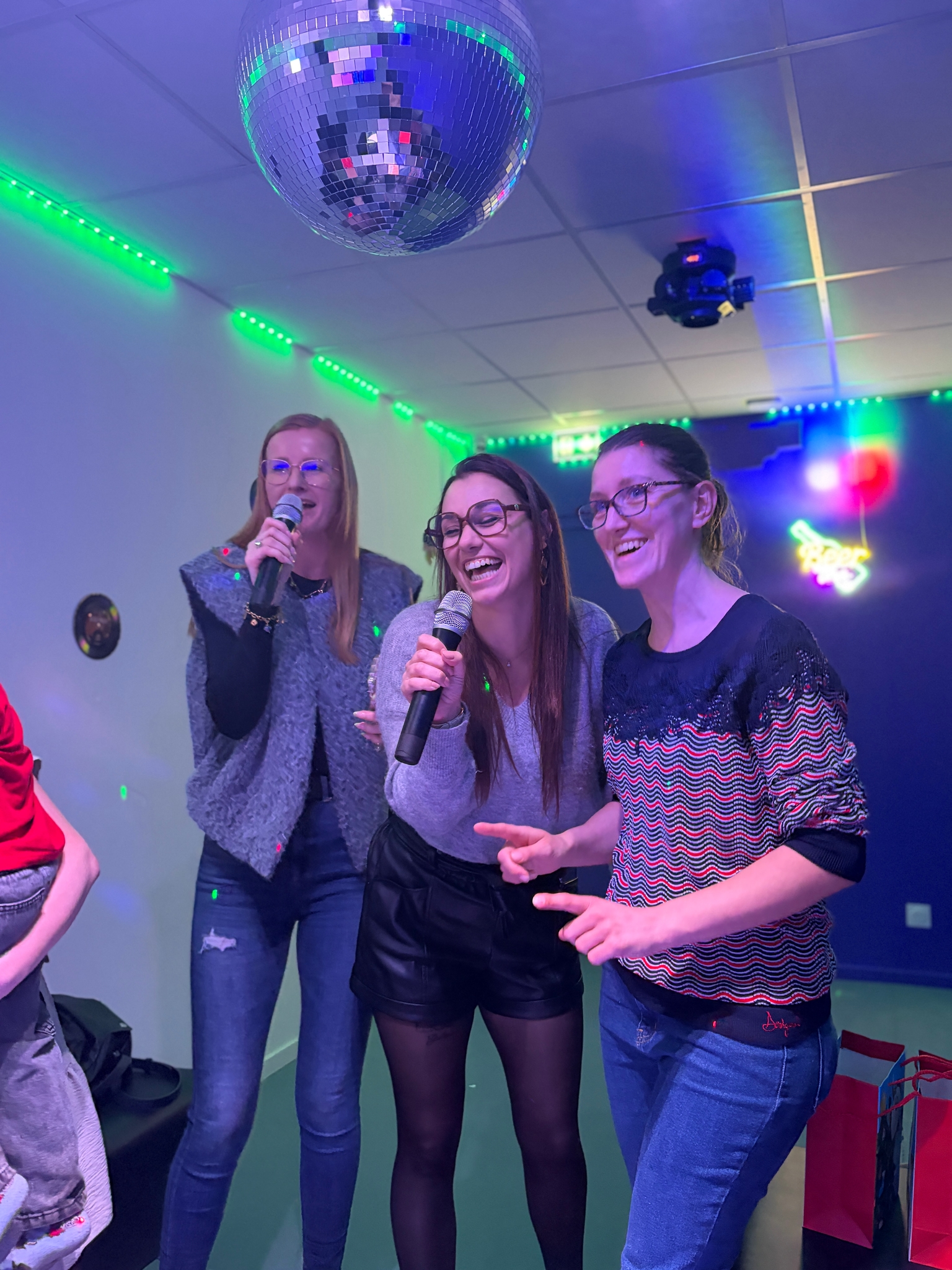 Team building karaoké à Lille et Hauts-de-France : l’activité qui transforme vos équipes chez Team Square